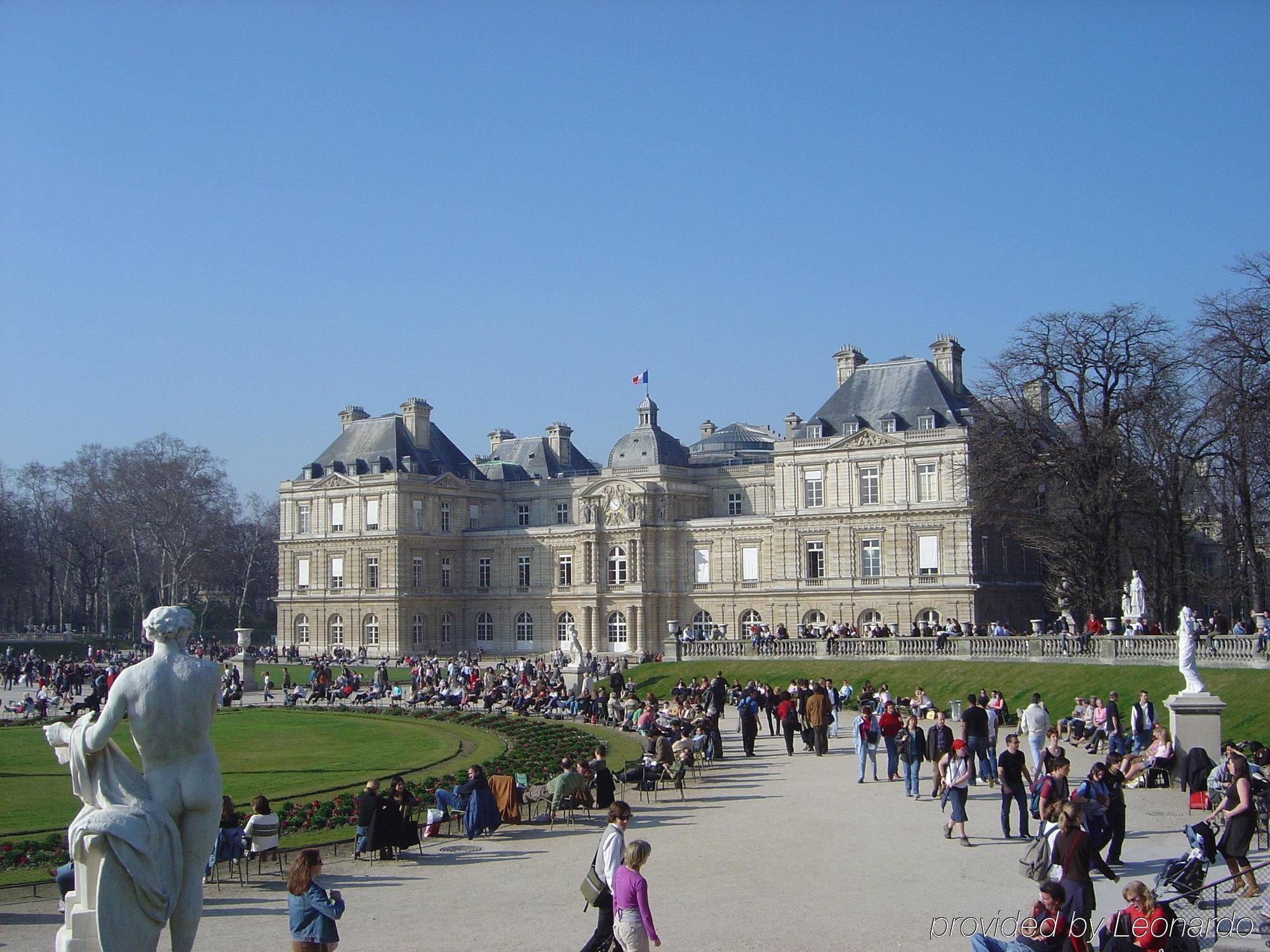 Hotel Des Grands Voyageurs Paris Exterior photo